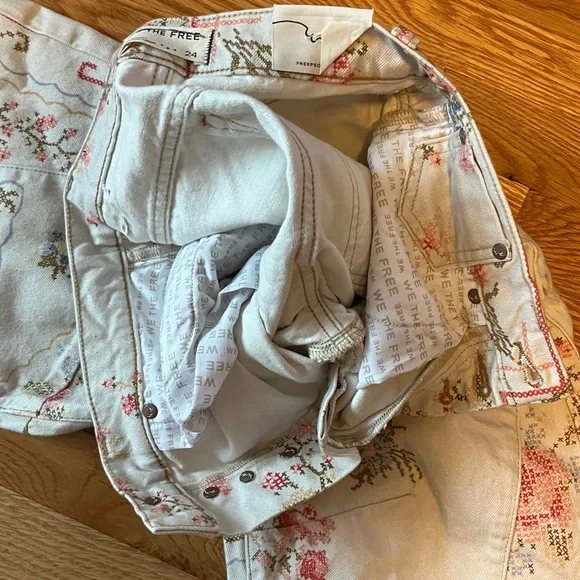 We The Free Eden Printed High Slouchy Flare Jeans Size 24S NWT - Picture 10 of 13